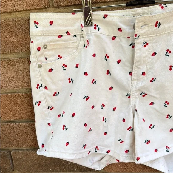 Torrid White and Red Jean Shorts with Strawberry Pattern Size 12 - Picture 4 of 7